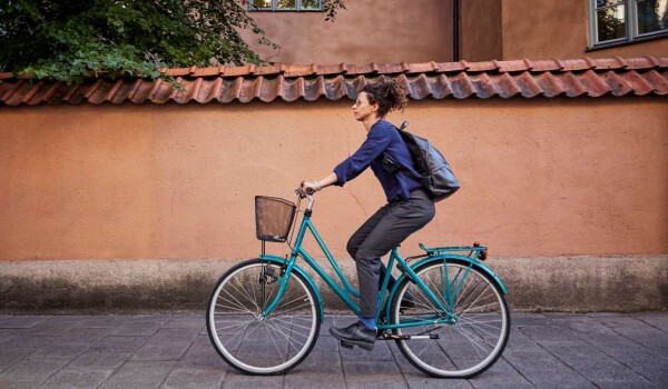 Para andar de bicicleta é preciso cuidado com a coluna