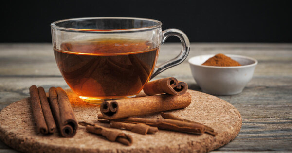 Xícara de chá de canela